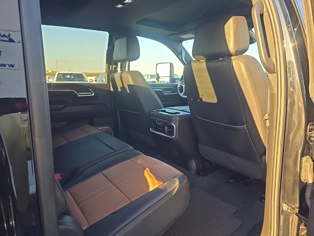 Used 2025 Chevrolet Silverado 3500 High Country w/ High Country Premium Package image 19