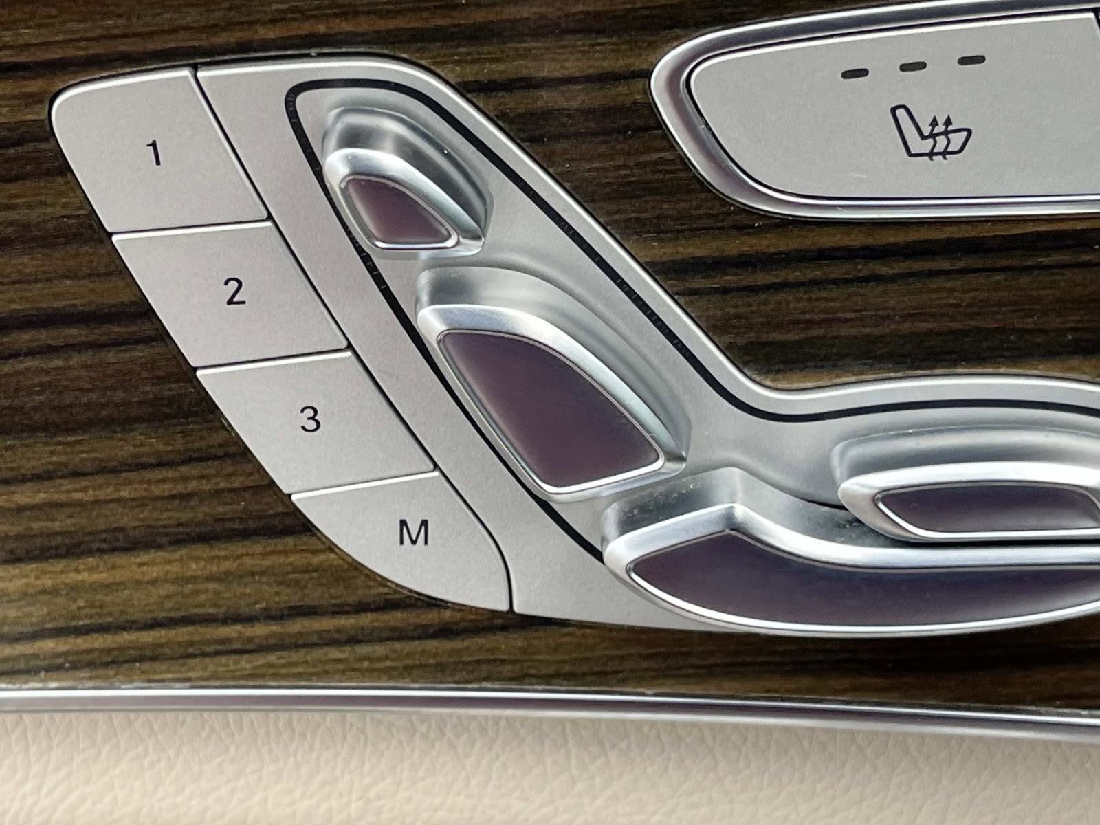 Used 2018 Mercedes-Benz C 300 4MATIC Sedan image 16