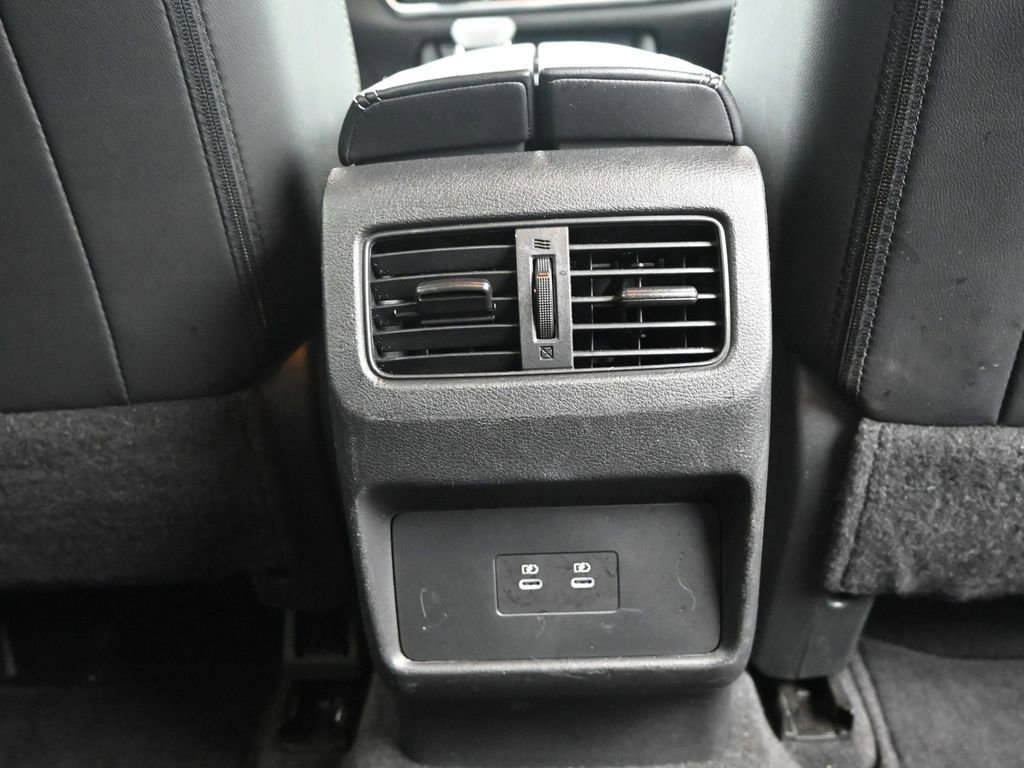 Used 2024 Nissan Rogue SL AWD/4WD image 16
