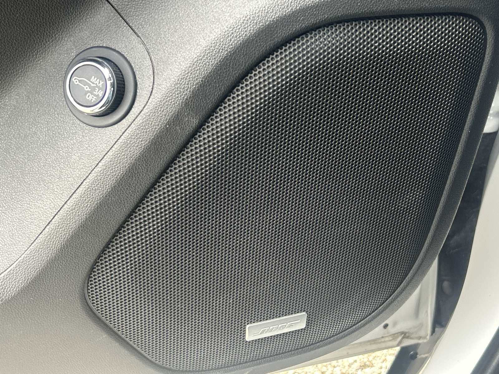 Used 2023 GMC Acadia SLT w/ Elevation Edition image 24