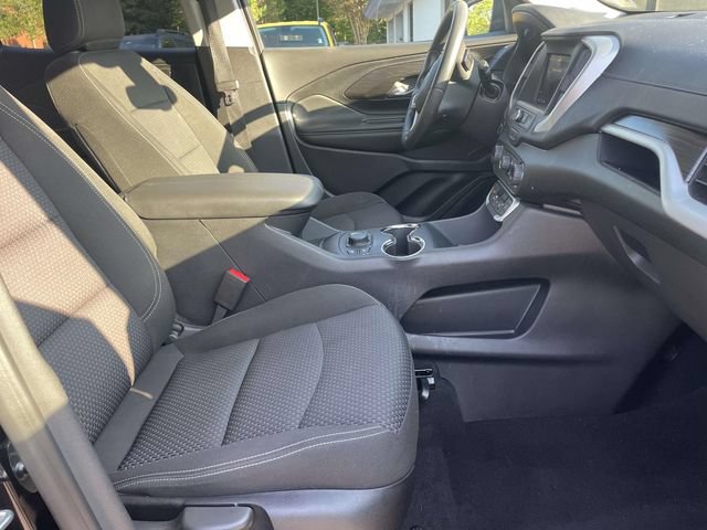 Used 2024 GMC Terrain SLE w/ Driver Convenience Package FWD image 19