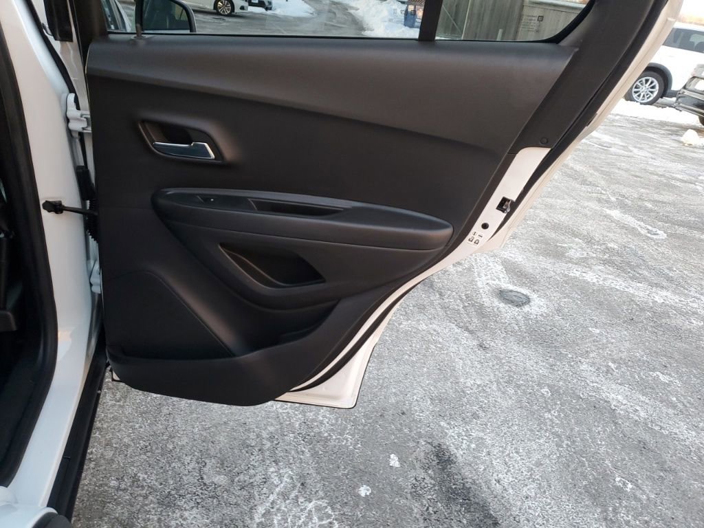 Used 2019 Chevrolet Trax LT w/ LT Convenience Package image 29