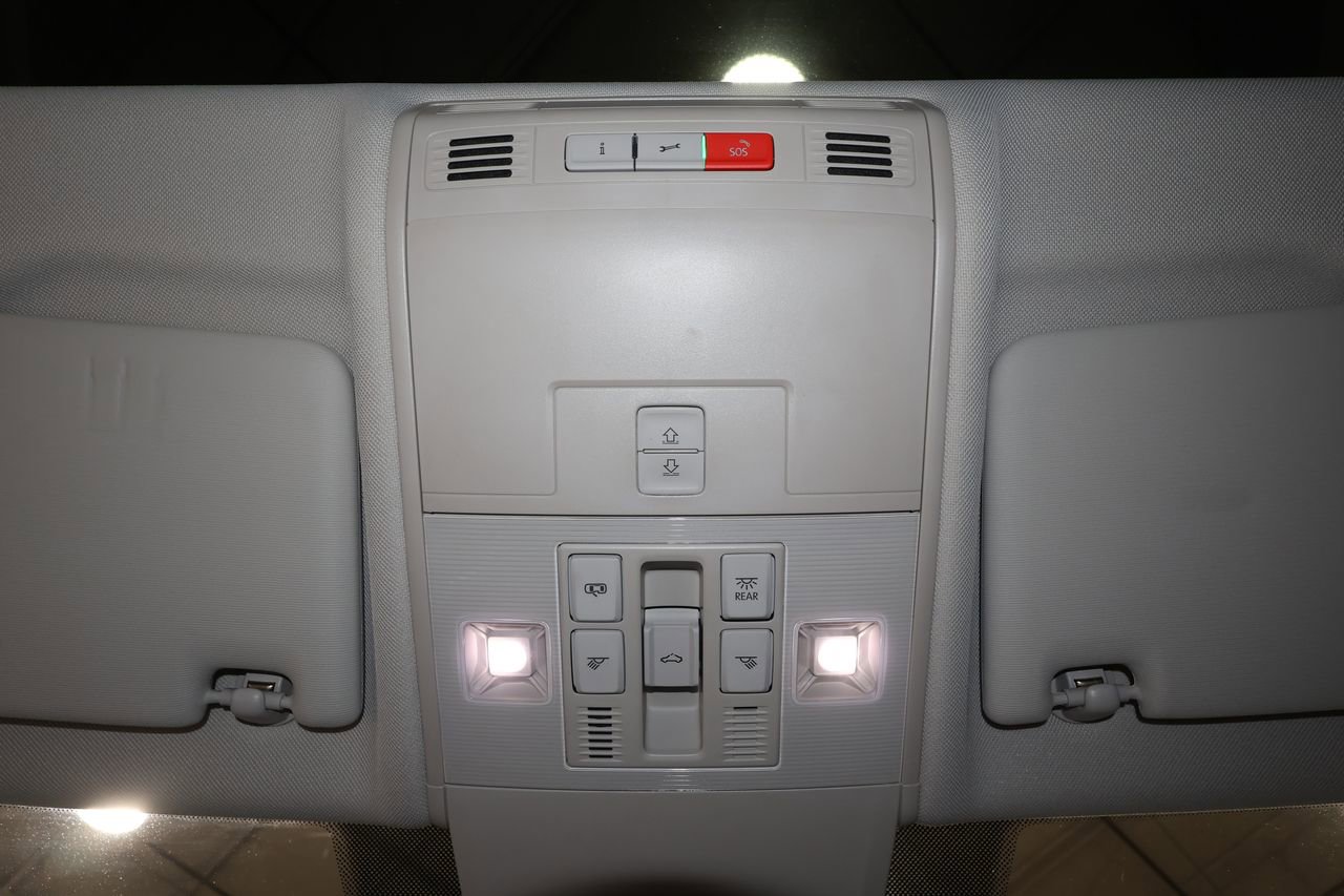 Used 2023 Volkswagen Tiguan SE w/ Panoramic Sunroof Package image 32