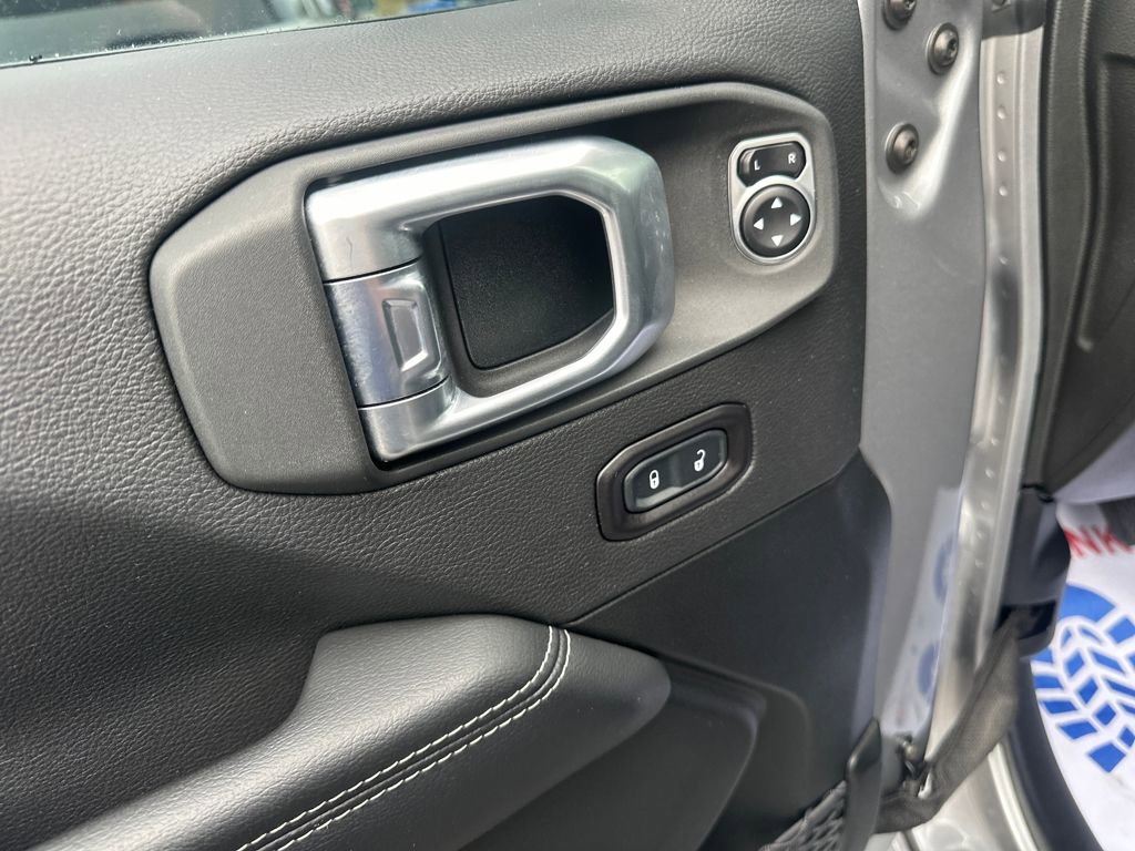 Used 2020 Jeep Gladiator Overland image 15