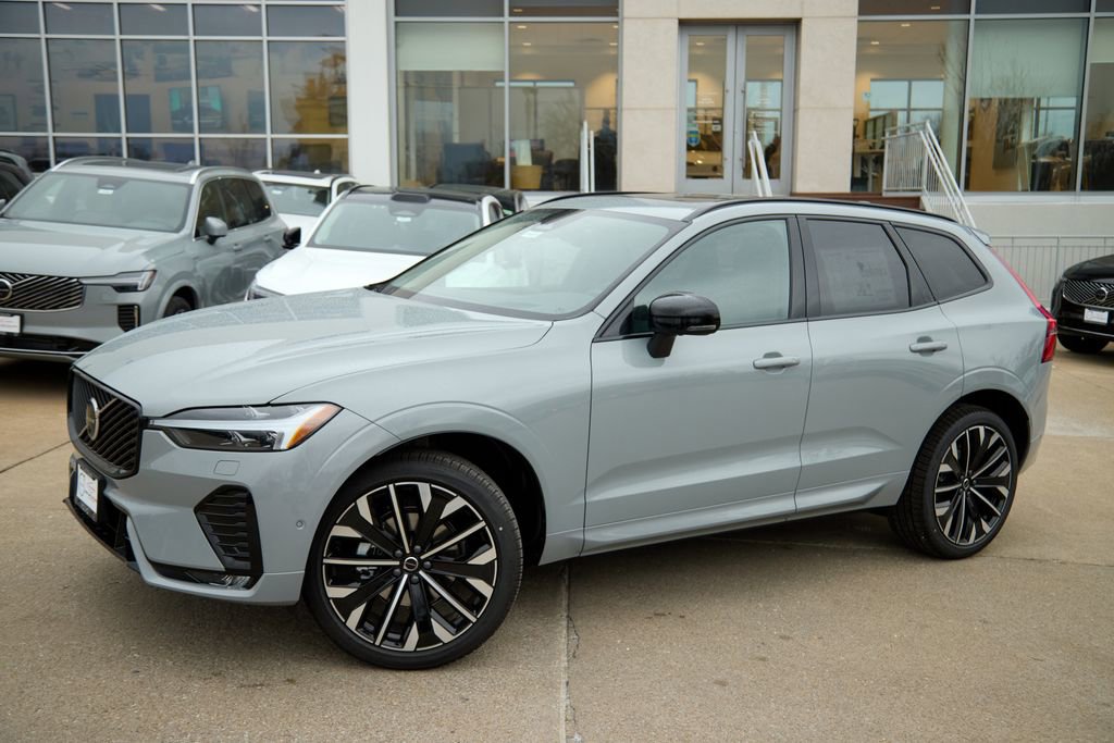 New 2026 Volvo XC60 B5 Ultra w/ Climate Package image 3