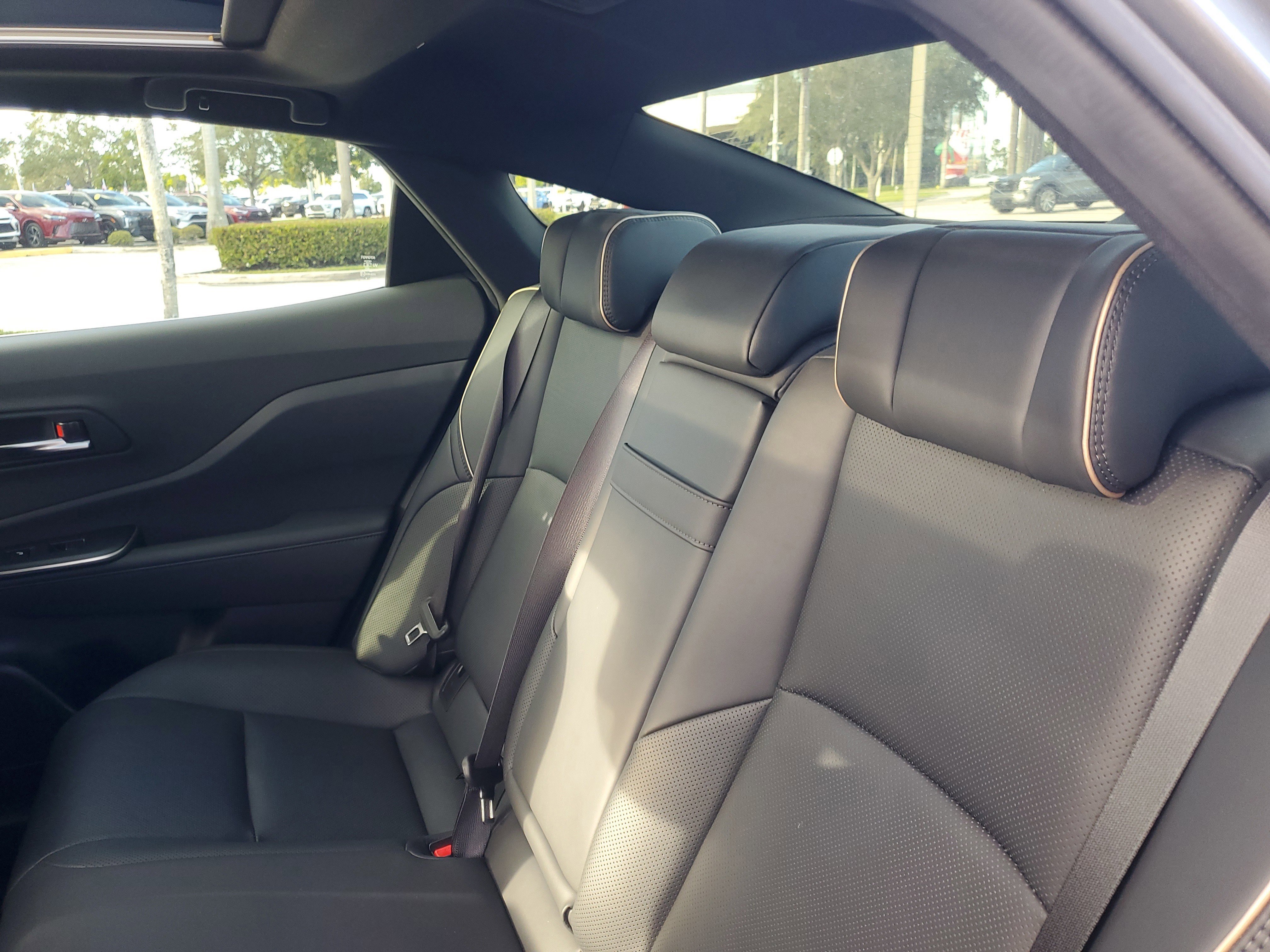 Used 2023 Toyota Crown Limited image 13