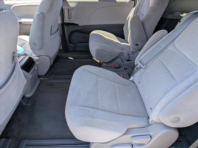 Used 2016 Toyota Sienna LE FWD image 16