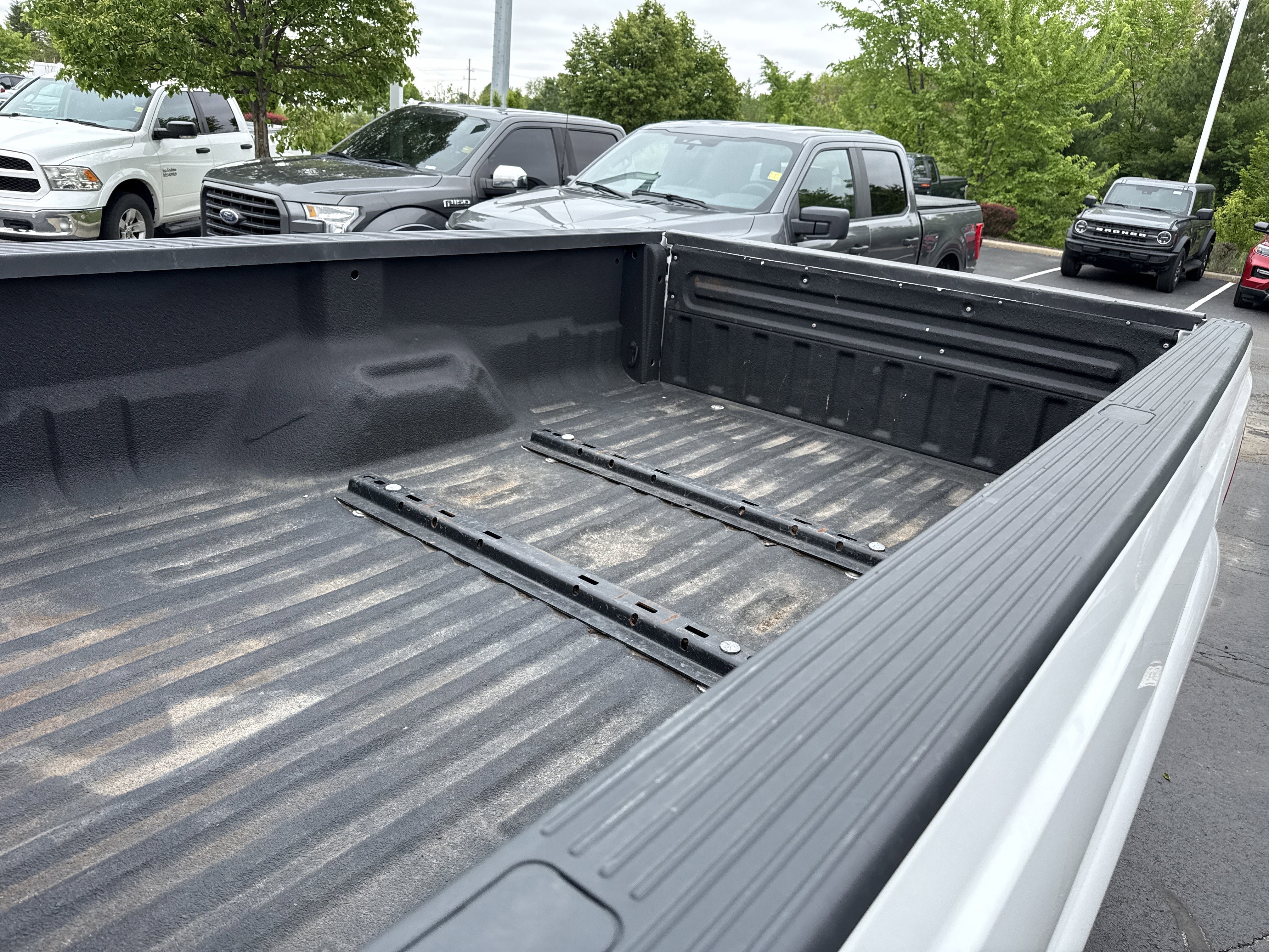 Used 2015 Ford F250 XL w/ Power Equipment Group AWD/4WD image 5