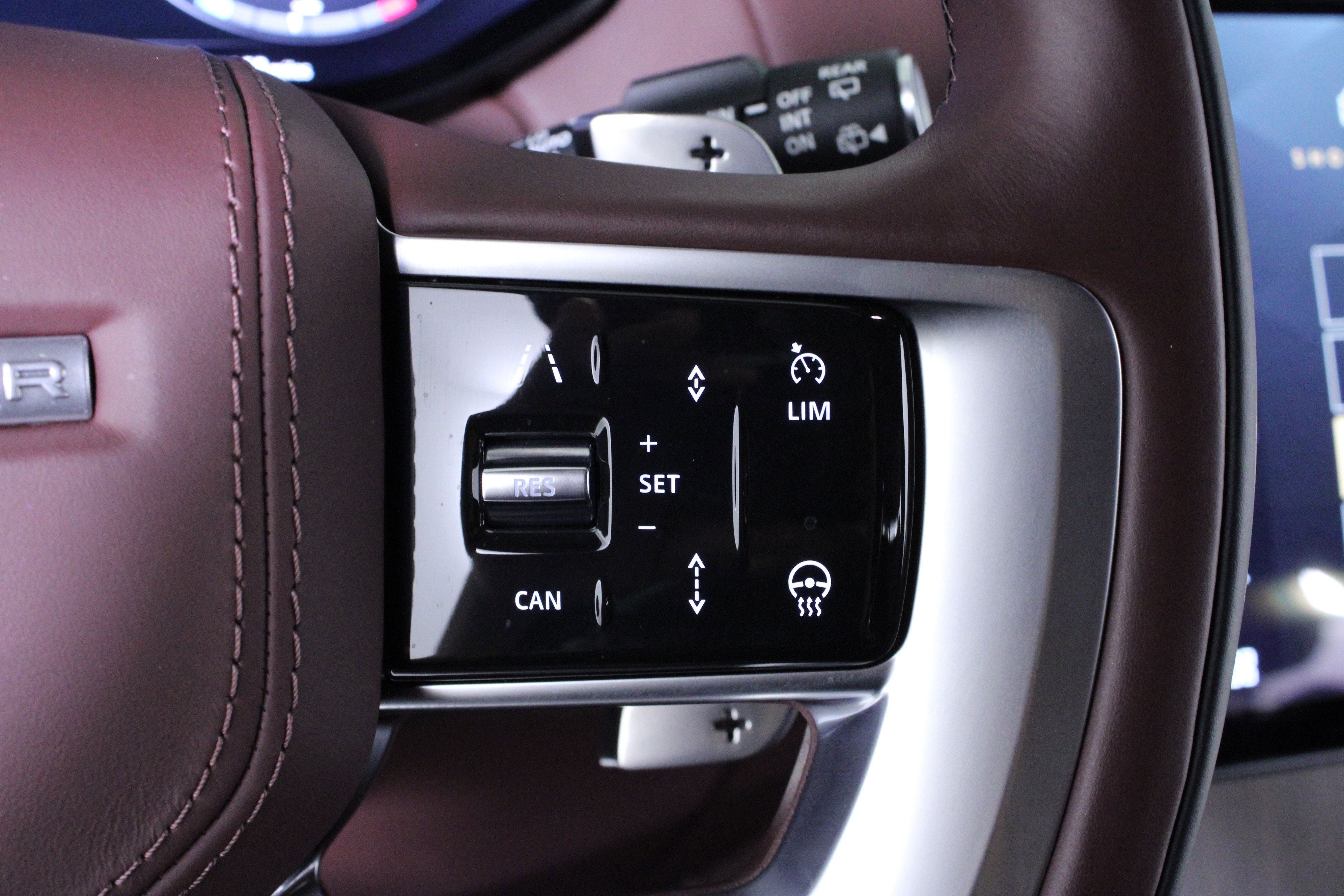 Used 2024 Land Rover Range Rover SE image 24