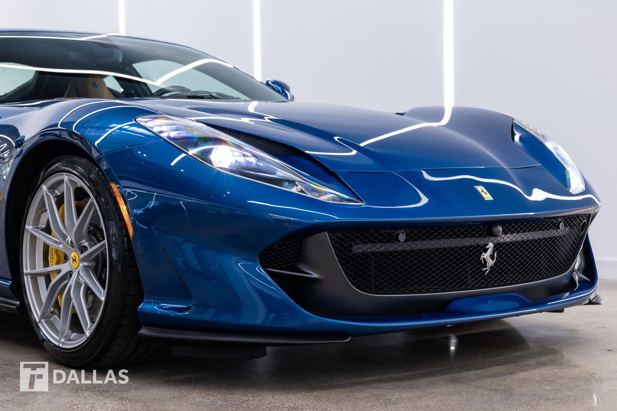 Used 2018 Ferrari 812 Superfast RWD image 25