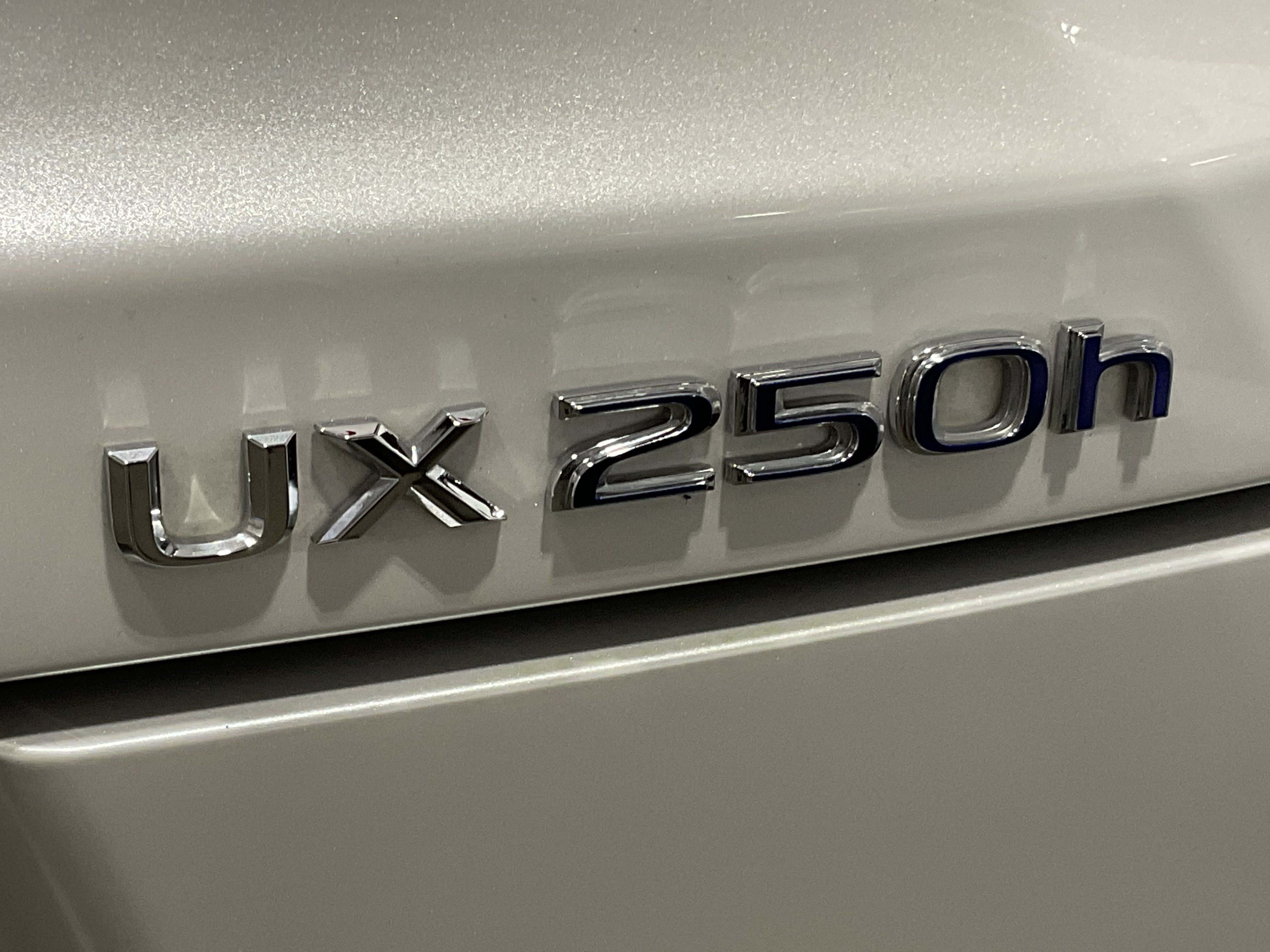 Used 2021 Lexus UX 250h w/ Premium Package AWD/4WD image 7