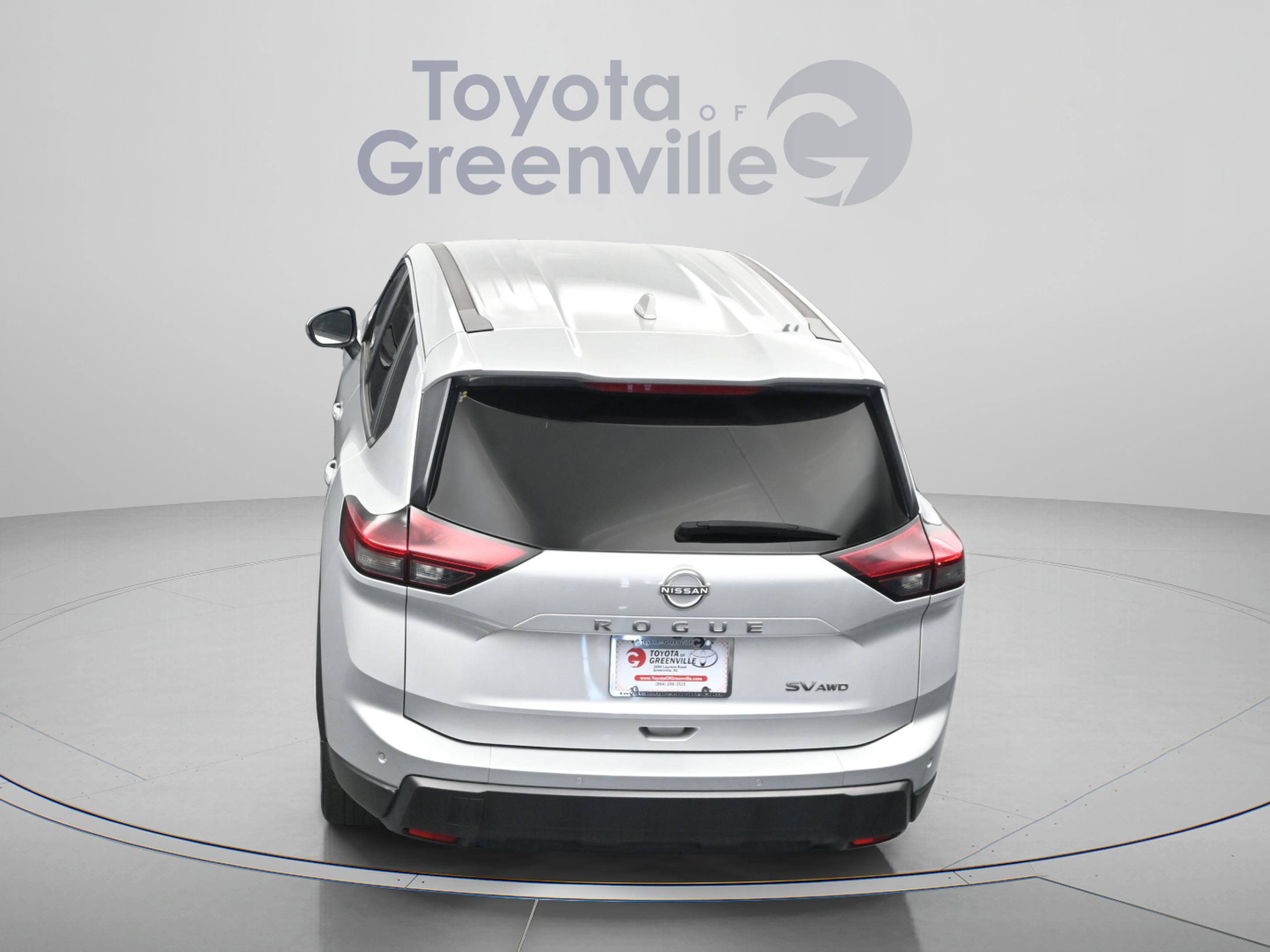 Used 2024 Nissan Rogue SV image 11