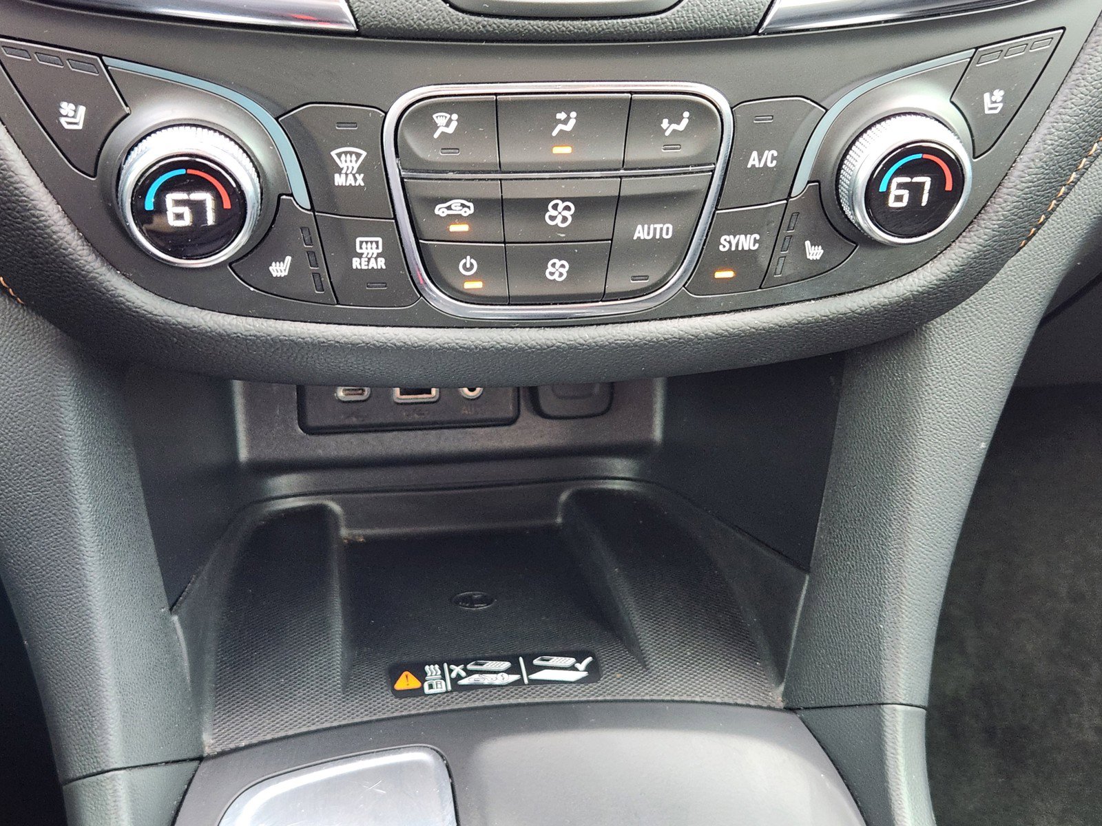 Used 2021 Chevrolet Equinox Premier FWD image 15