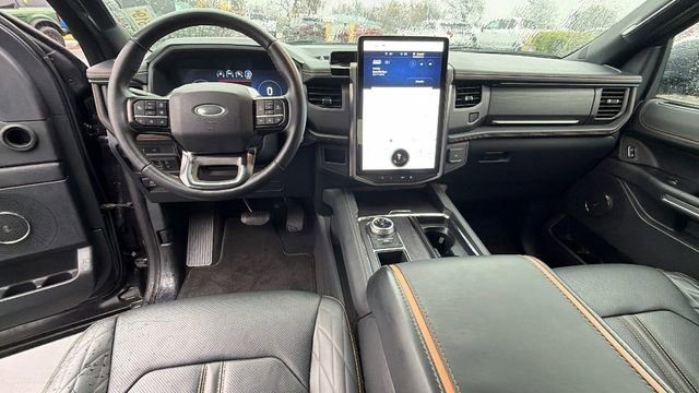 Used 2024 Ford Expedition Platinum image 18