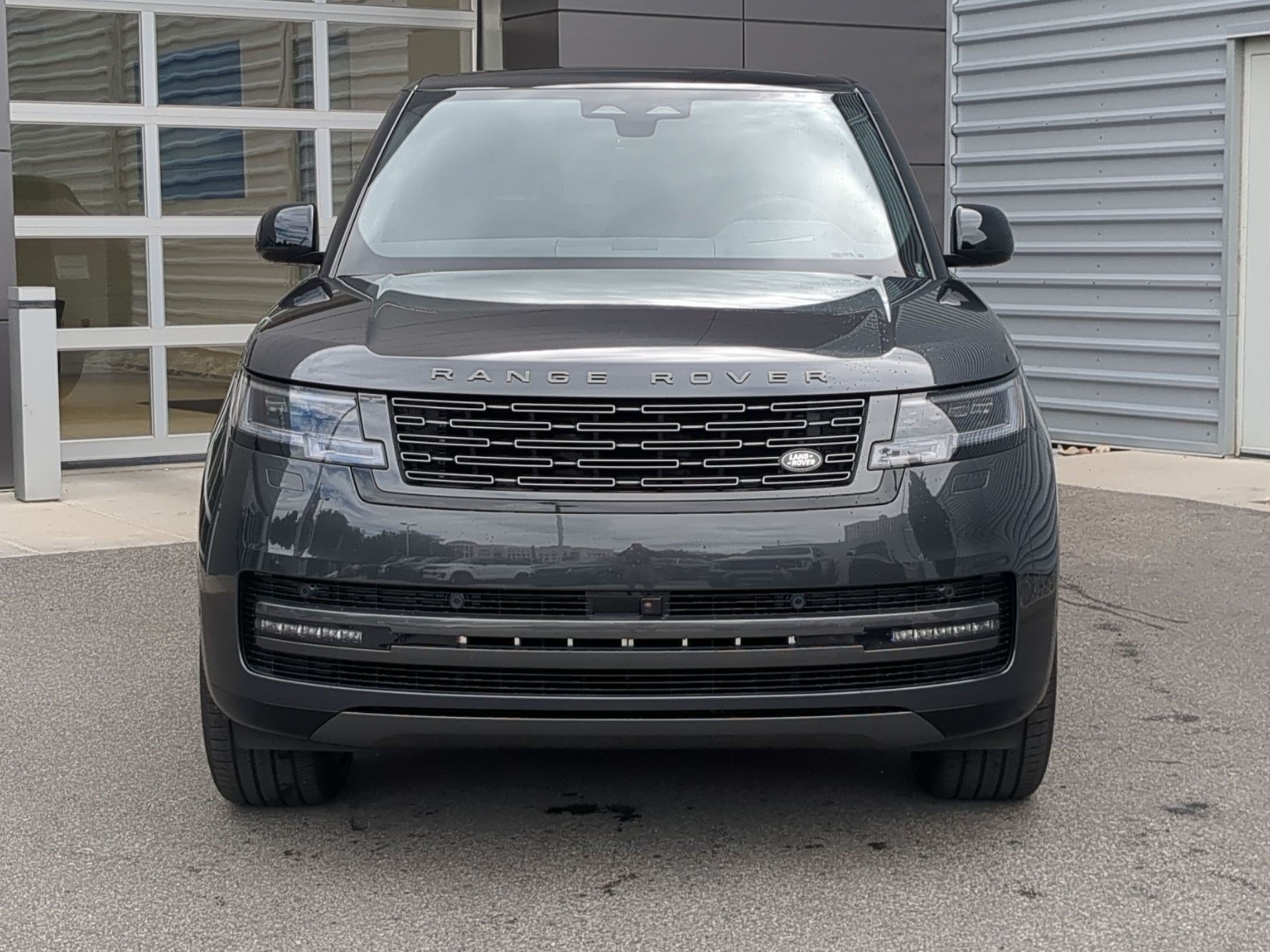 New 2026 Land Rover Range Rover Long Wheelbase SE AWD/4WD image 2