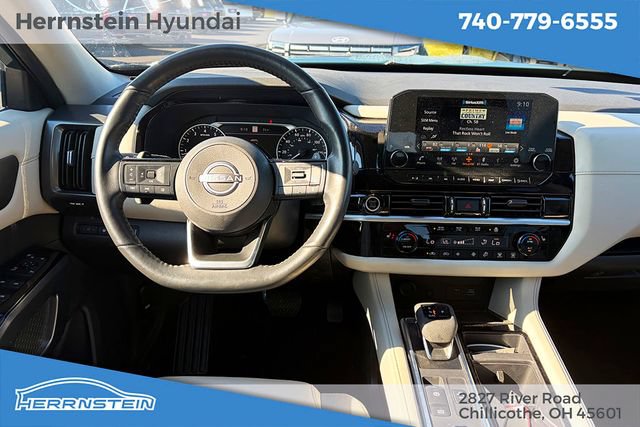 Used 2024 Nissan Pathfinder SL w/ Black Appearance Package AWD/4WD image 6