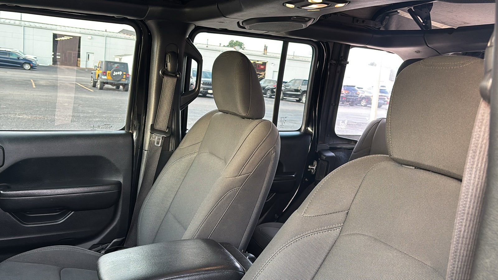 Used 2019 Jeep Wrangler Unlimited Sport image 21