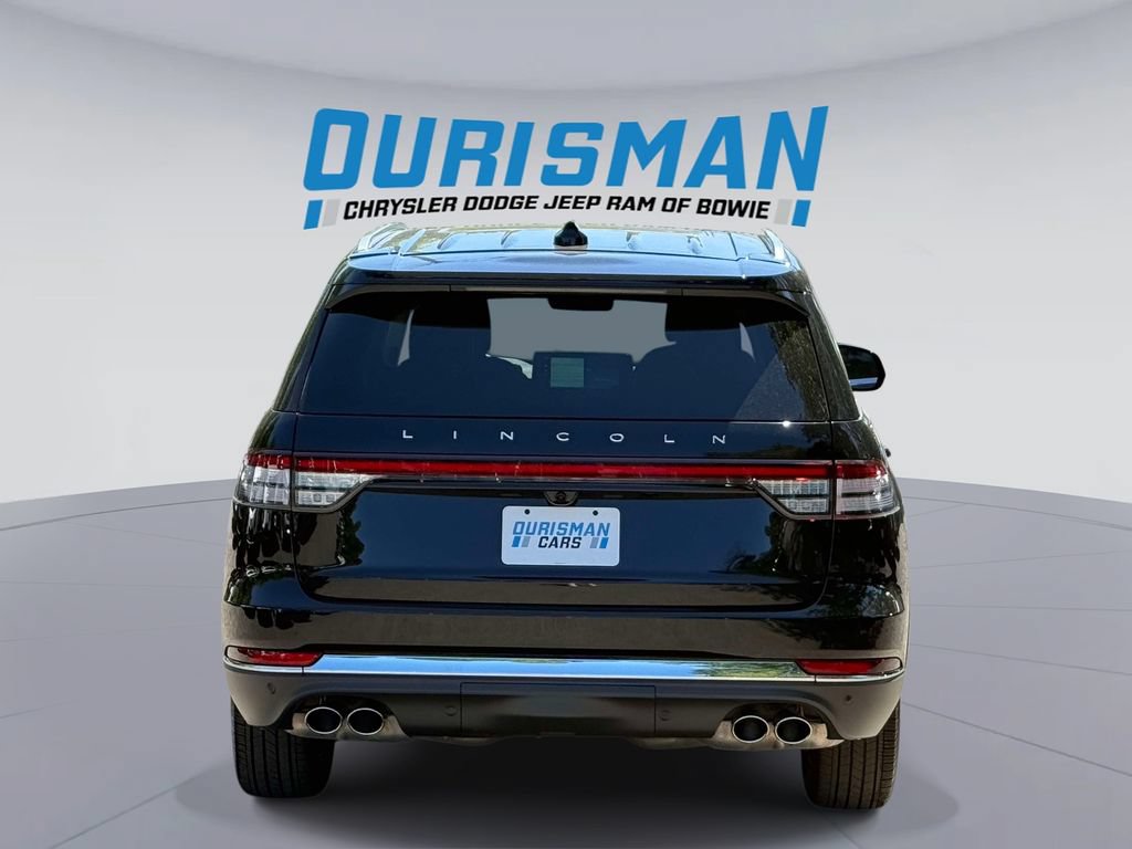 Used 2025 Lincoln Aviator AWD image 3
