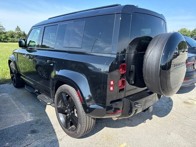 Used 2025 Land Rover Defender 110 X-Dynamic SE AWD/4WD image 3
