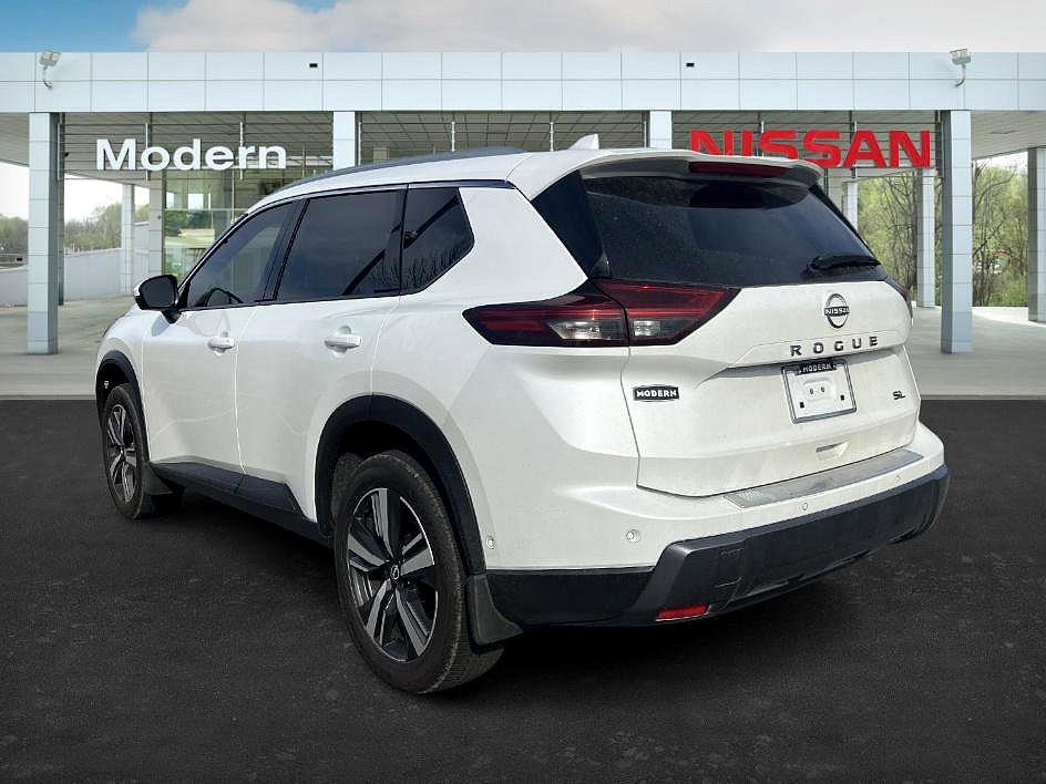 Certified 2025 Nissan Rogue SL w/ Tech Package image 15