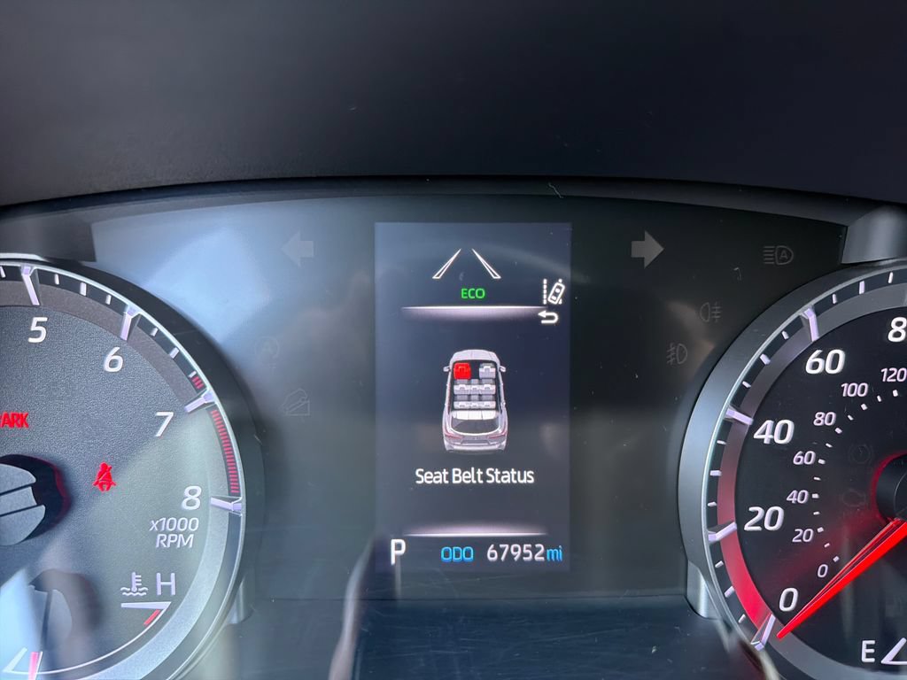 Used 2020 Toyota Highlander LE FWD image 4
