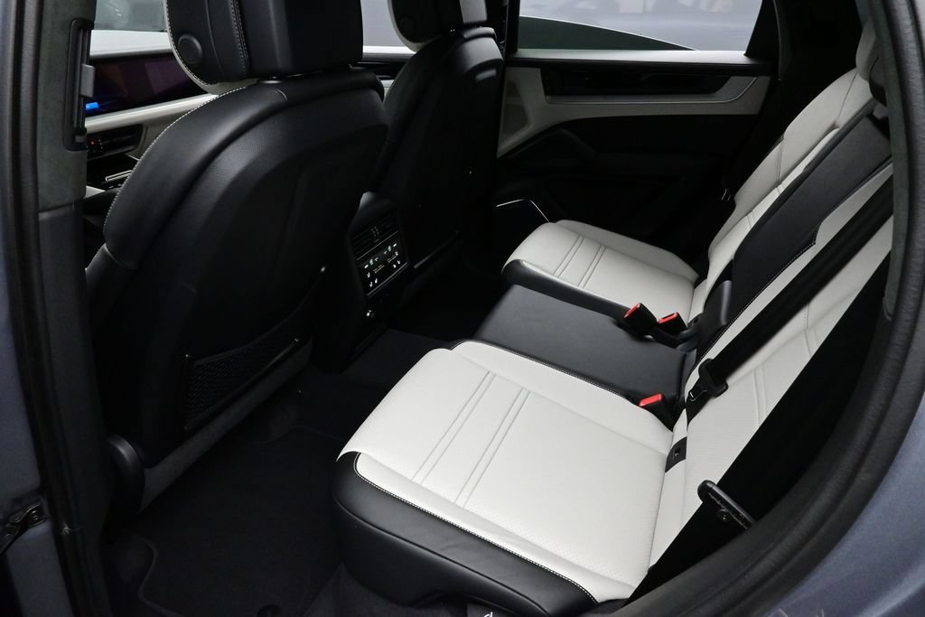 New 2026 Porsche Cayenne Turbo AWD/4WD image 15