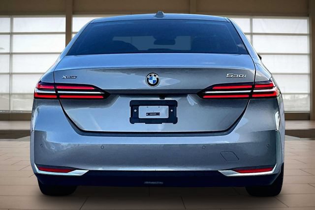 Used 2024 BMW 530i xDrive w/ Premium Package AWD/4WD image 4