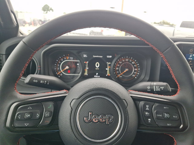 Used 2024 Jeep Gladiator Rubicon w/ Technology Group AWD/4WD image 19