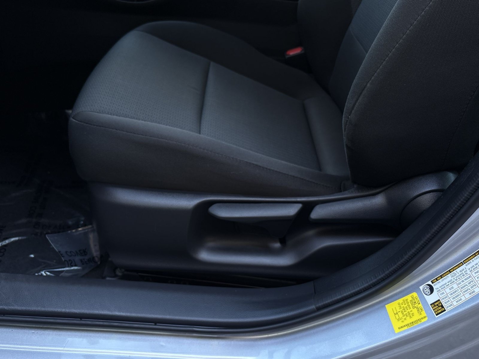 Used 2024 Toyota Prius LE AWD/4WD image 11