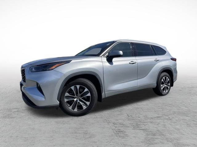 Used 2022 Toyota Highlander XLE