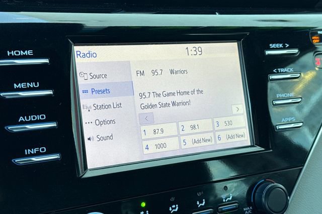 Used 2018 Toyota Camry LE image 19