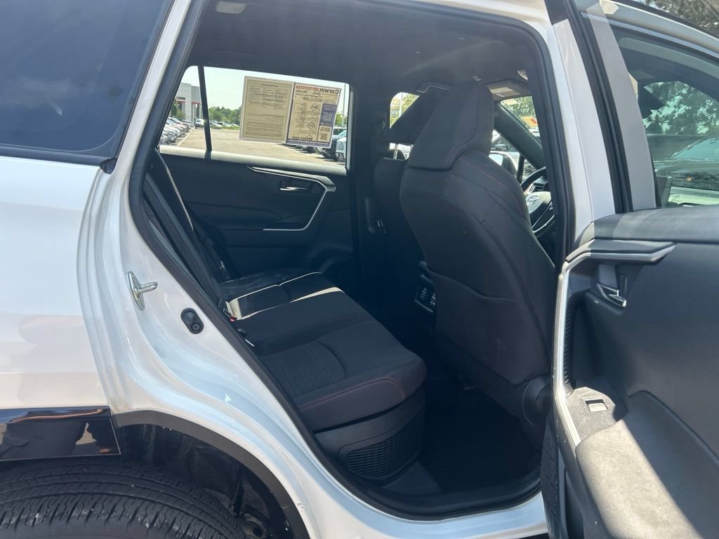 Used 2025 Toyota RAV4 SE AWD/4WD image 16