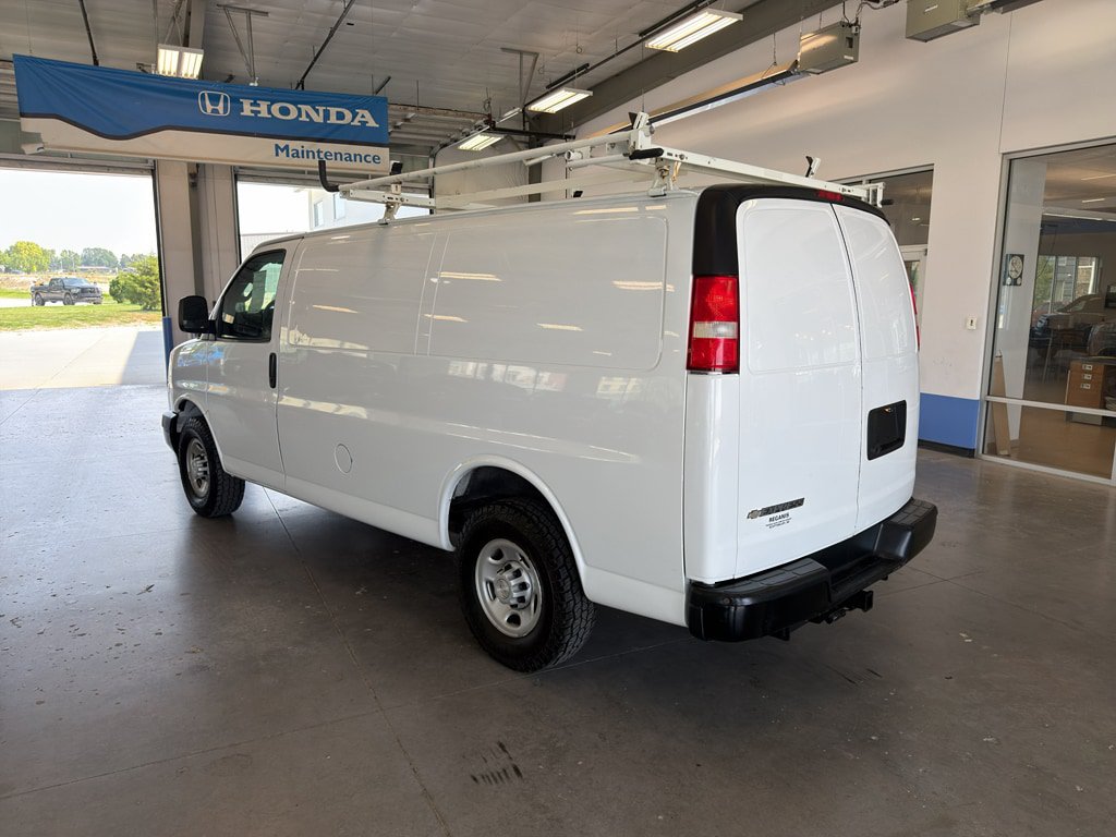 Used 2018 Chevrolet Express 2500 w/ Driver Convenience Package RWD image 3