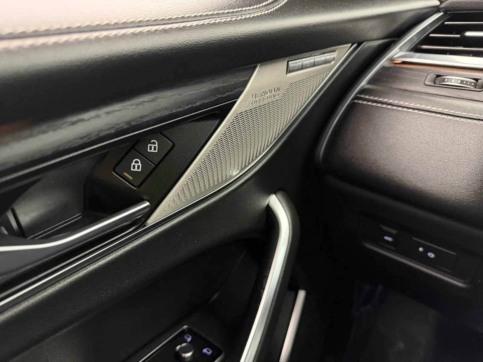 Used 2021 Jaguar F-PACE R-Dynamic S AWD/4WD image 18