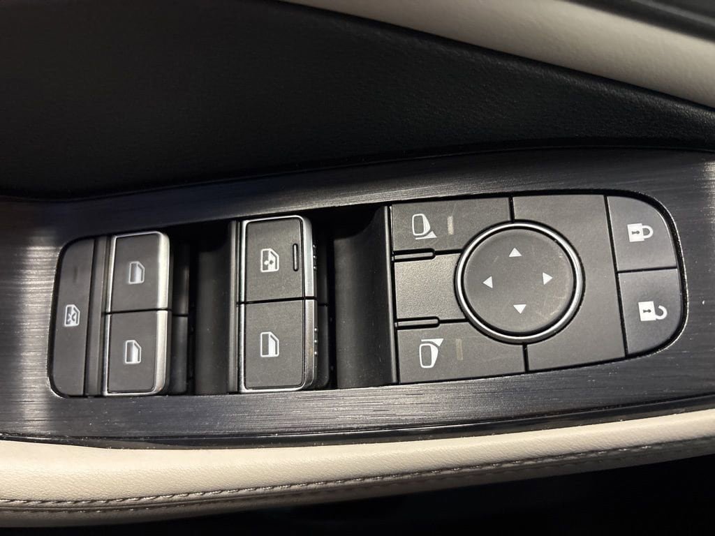 Used 2024 Nissan Rogue SL image 25