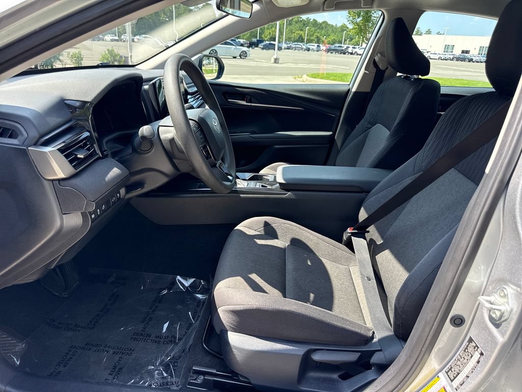 Used 2025 Toyota Camry LE FWD image 12