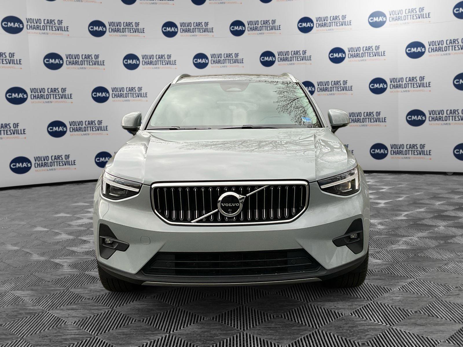 Certified 2025 Volvo XC40 B5 Plus image 8