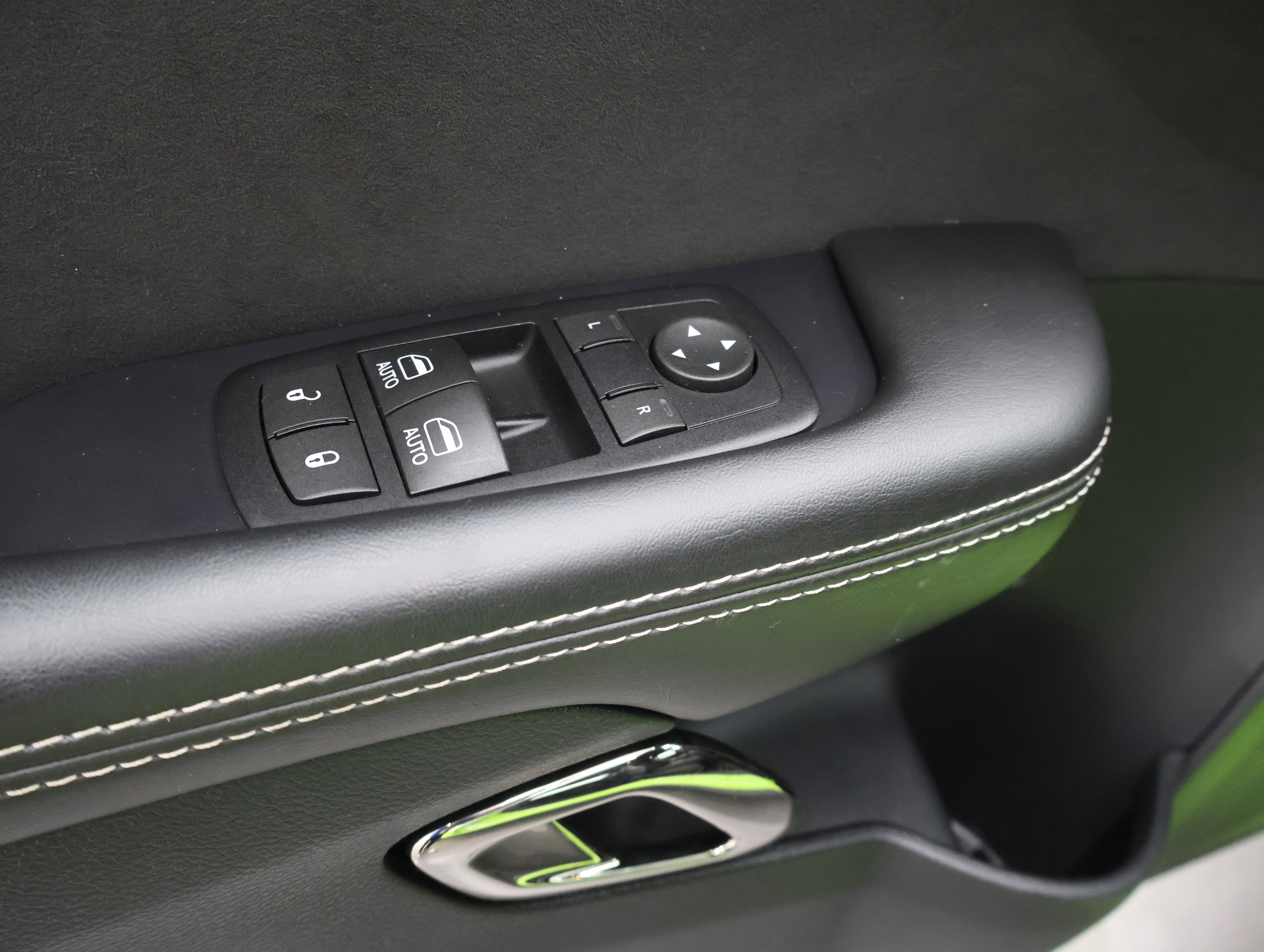 Used 2015 Dodge Challenger SRT Hellcat image 34