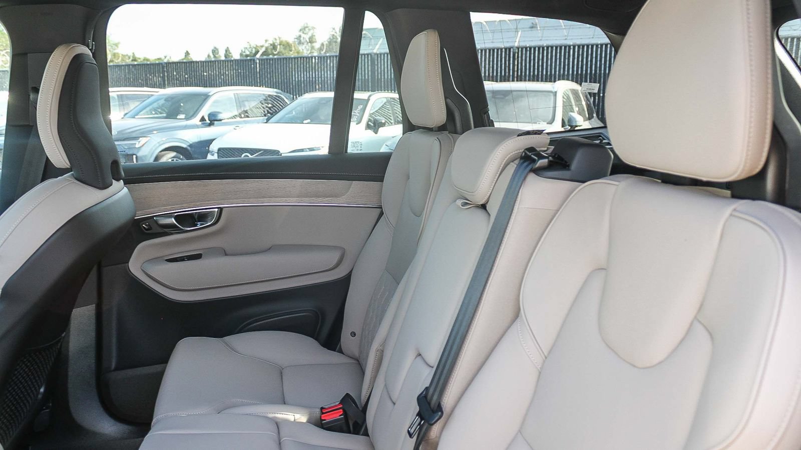 New 2026 Volvo XC90 T8 Plus w/ Protection Package Premier AWD/4WD image 21