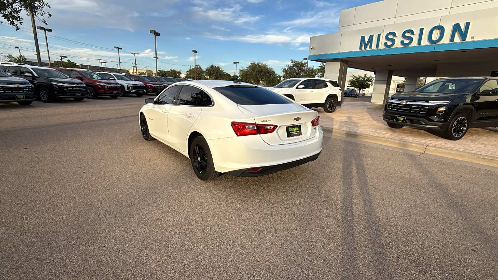 Used 2025 Chevrolet Malibu LS FWD image 4