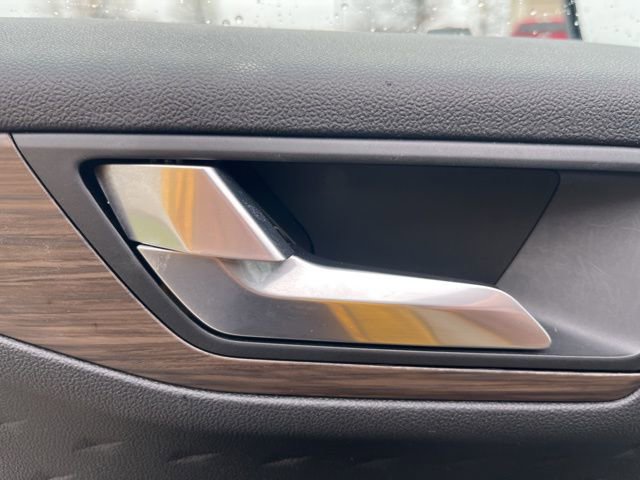 Used 2020 Ford Escape Titanium image 11