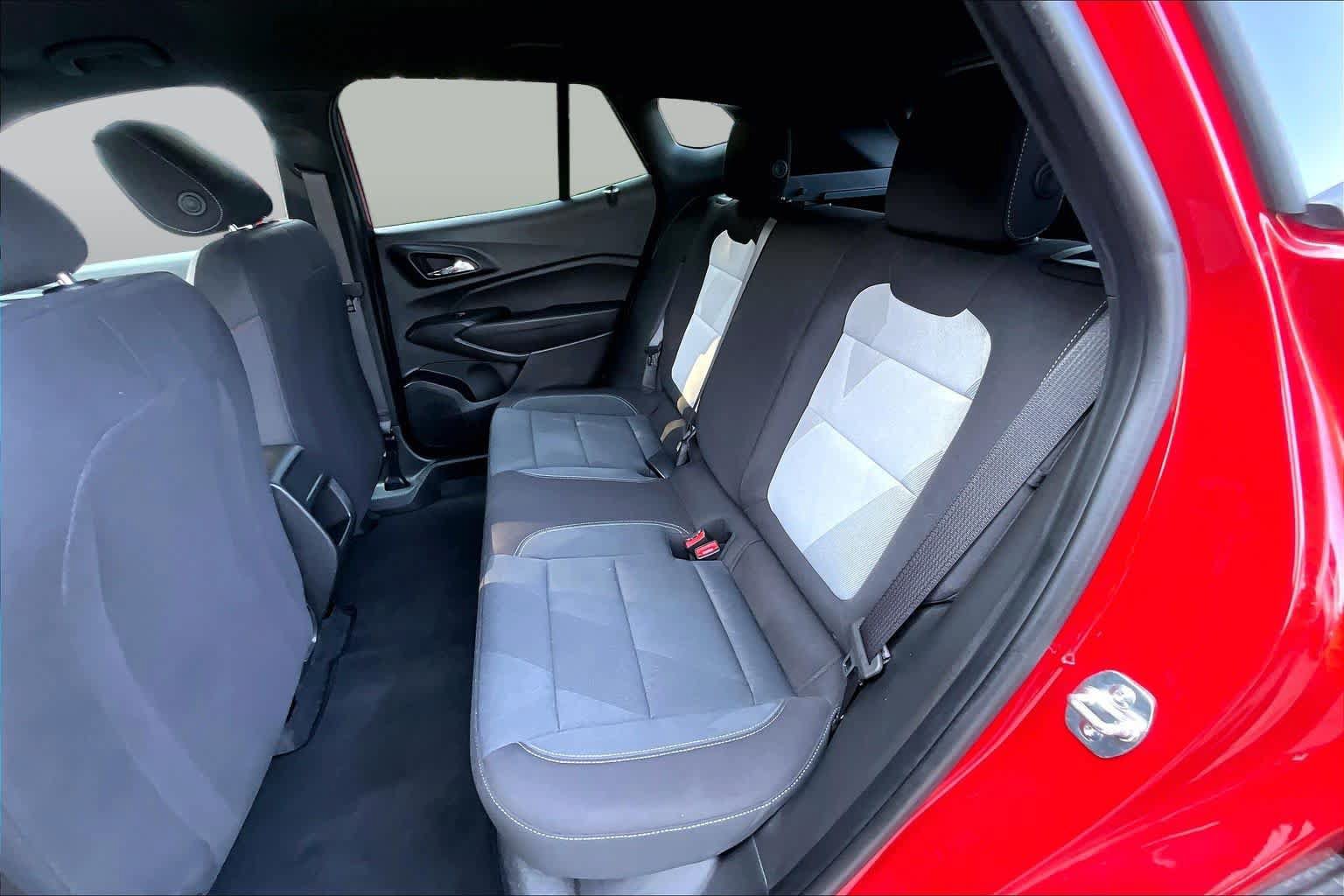 Used 2026 Chevrolet Trax RS FWD image 19