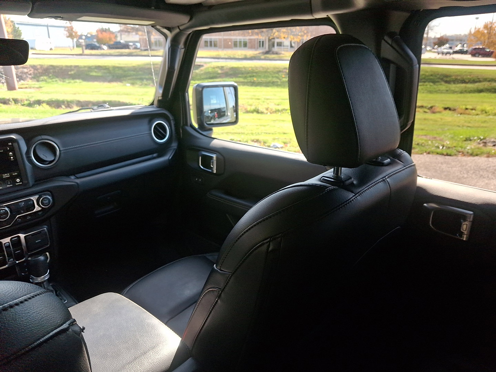 Used 2021 Jeep Wrangler Unlimited Sahara w/ Cold Weather Group image 17