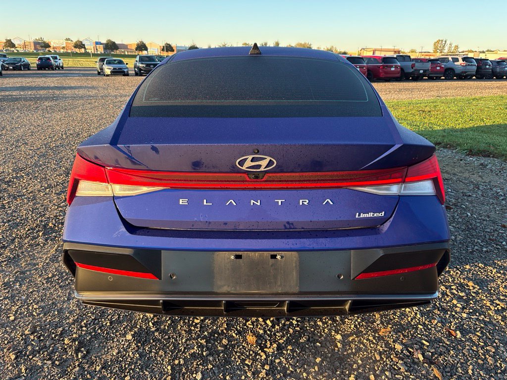 Used 2024 Hyundai Elantra Limited FWD image 7