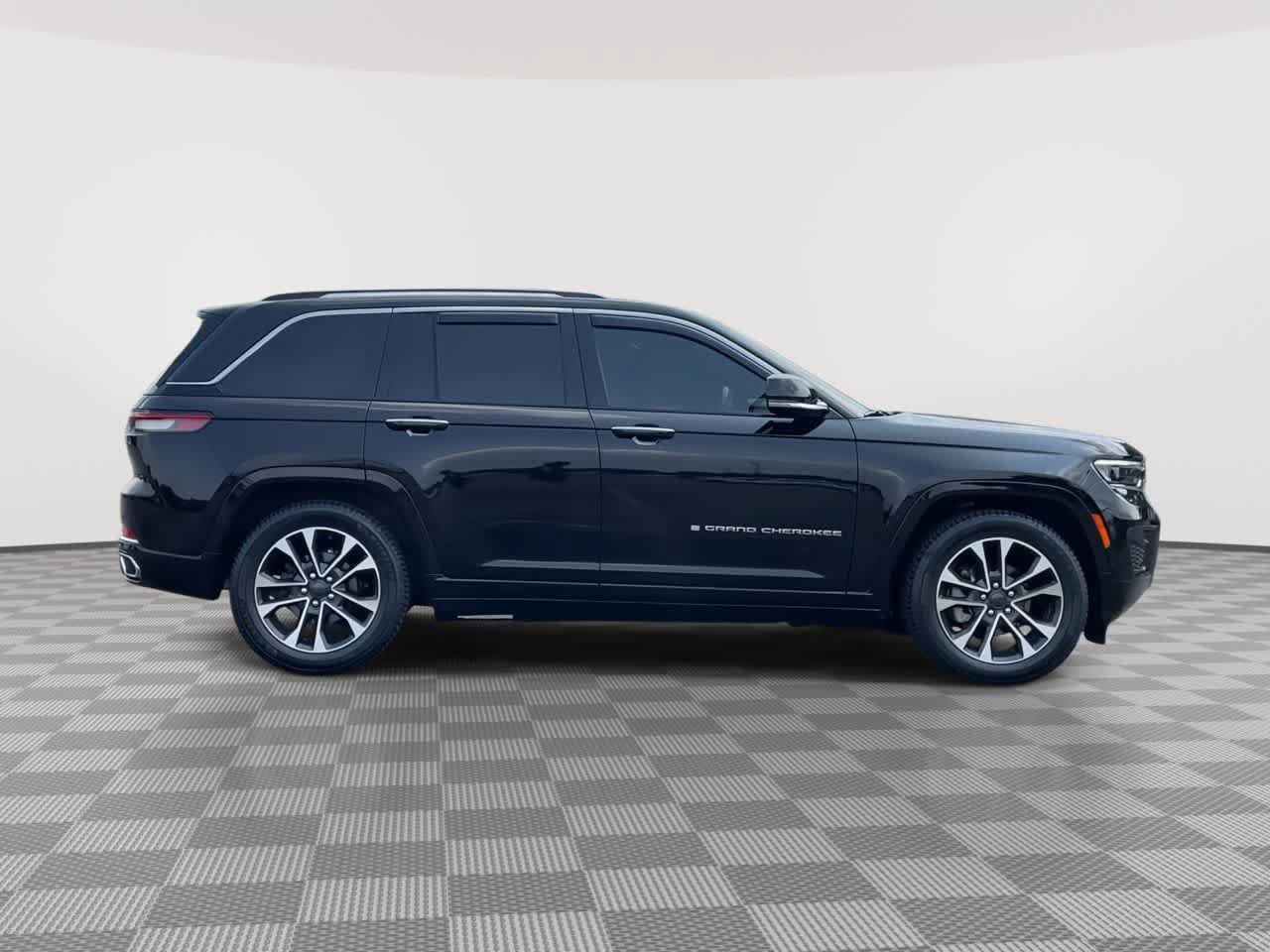Used 2022 Jeep Grand Cherokee Overland AWD/4WD image 9