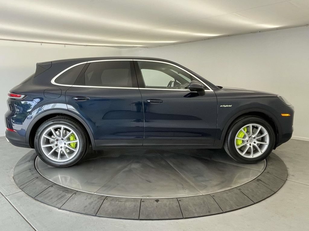 Certified 2024 Porsche Cayenne AWD/4WD image 8