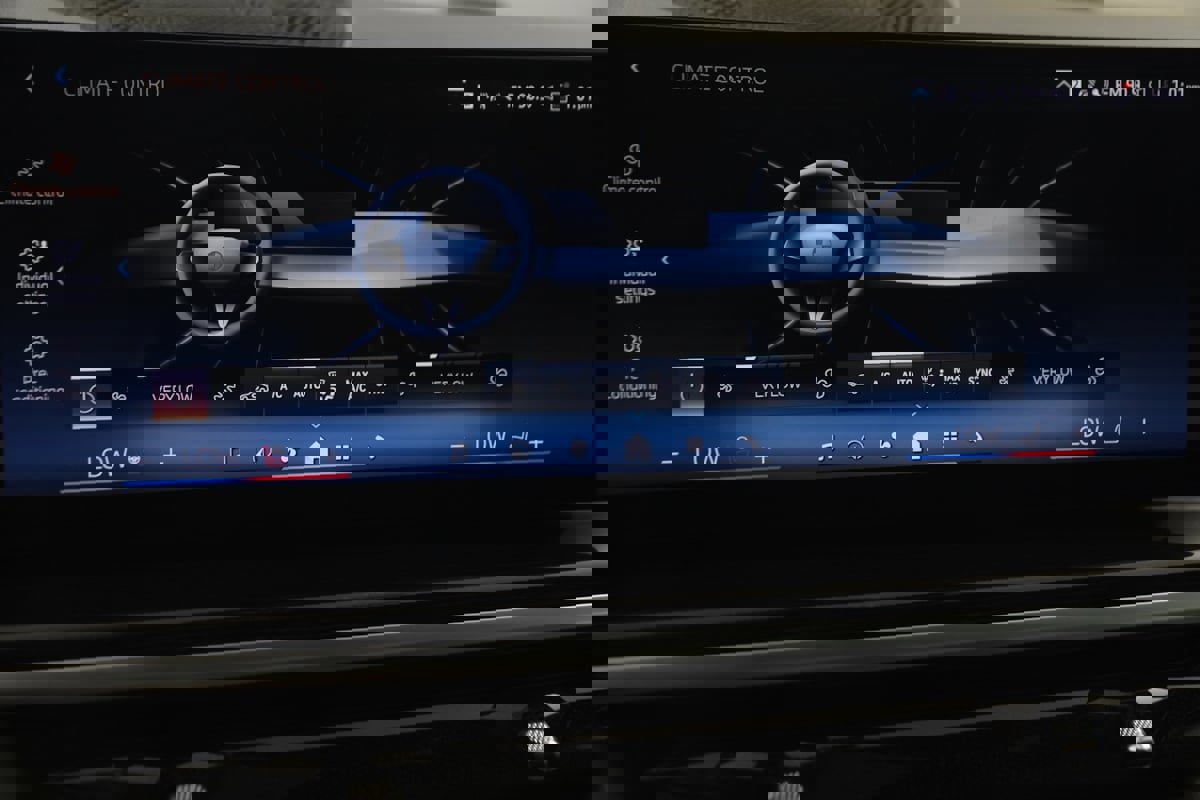 Used 2024 BMW X6 xDrive40i w/ Premium Package image 46