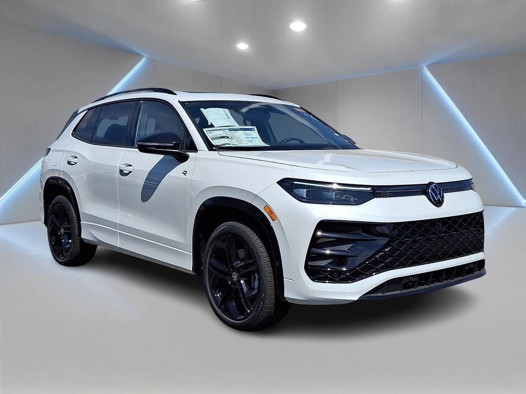 New 2026 Volkswagen Tiguan SE R-Line AWD/4WD image 1