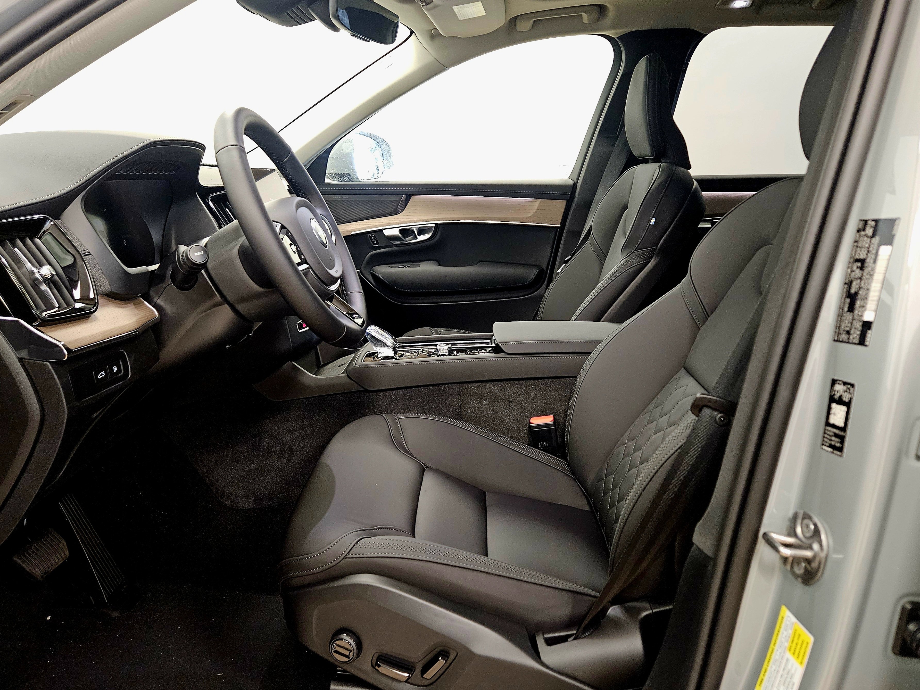 New 2026 Volvo XC90 T8 Plus w/ Protection Package AWD/4WD image 10