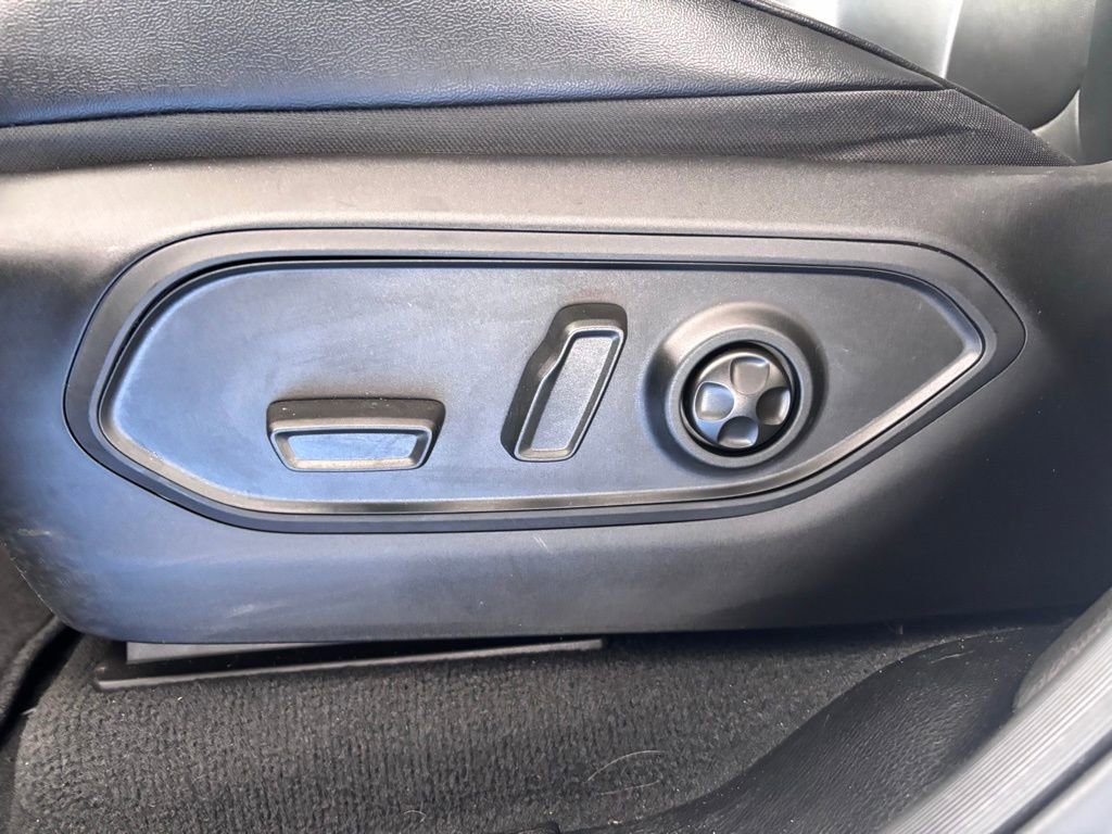 Used 2024 Jeep Grand Cherokee L Limited w/ Black Appearance Package image 21